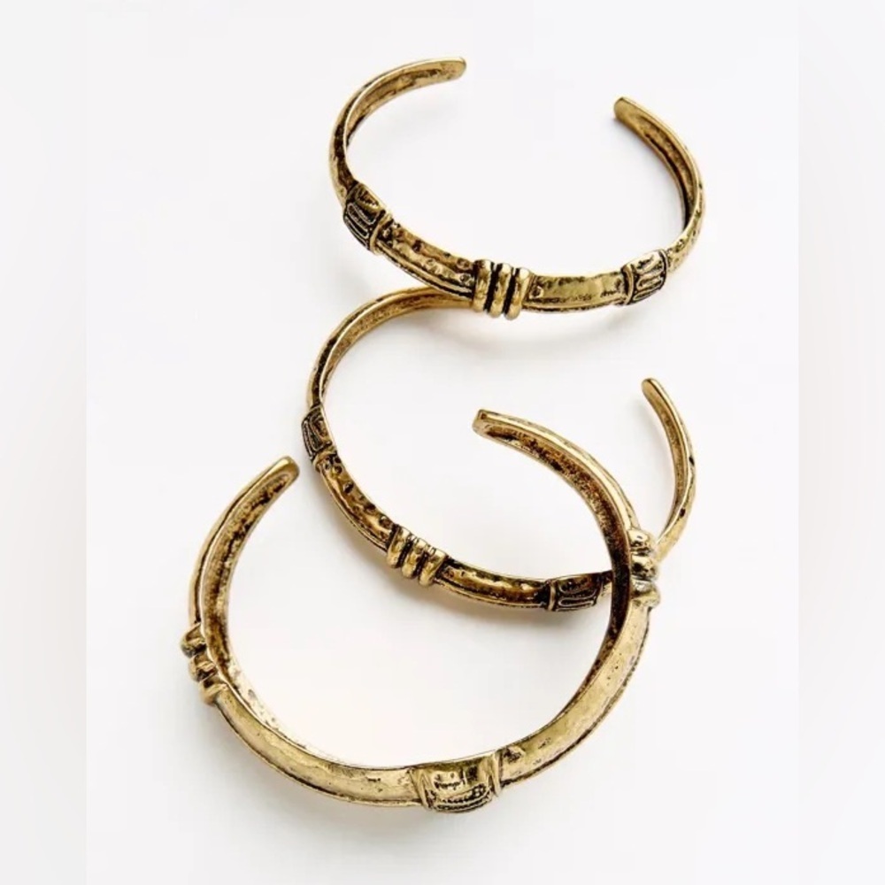 NWT. Zara Aged Gold Set of Three Rigid Metal Bracelets.